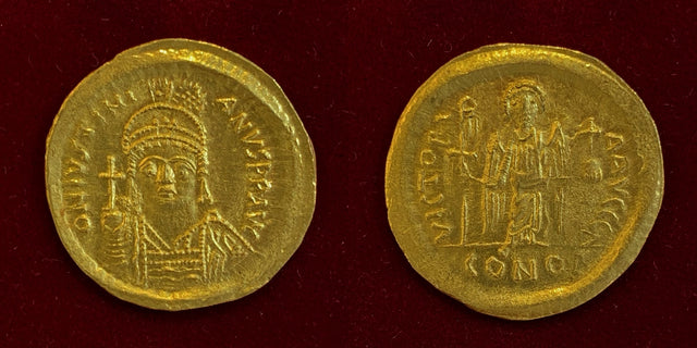 Byzantine, Justinian I. 527-565. AV Solidus.