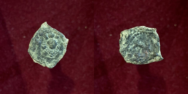 Hunnic Tribes, Kidarites, Kidarites(?). Uncertain ruler. Mid-late 5th century AE Unit. Rare